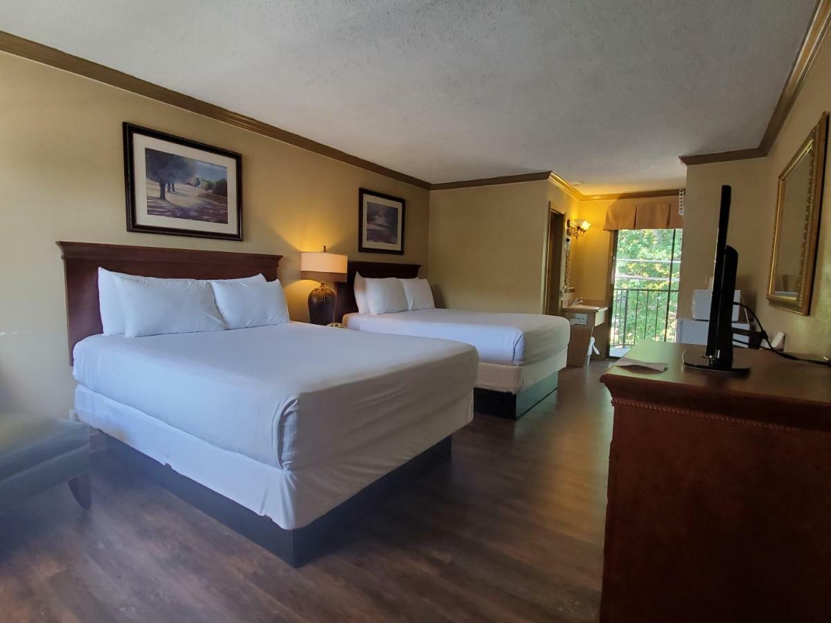Colonial House Motel Pigeon Forge Bagian luar foto