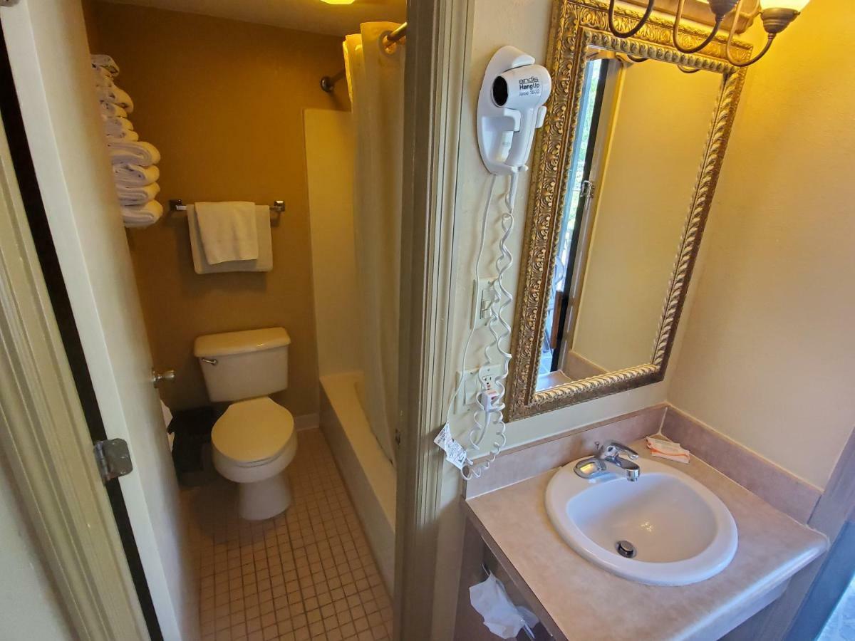 Colonial House Motel Pigeon Forge Bagian luar foto