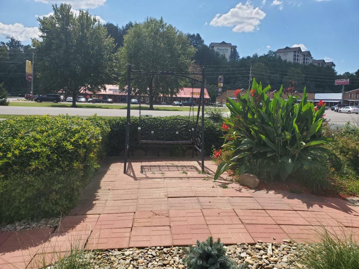 Colonial House Motel Pigeon Forge Bagian luar foto