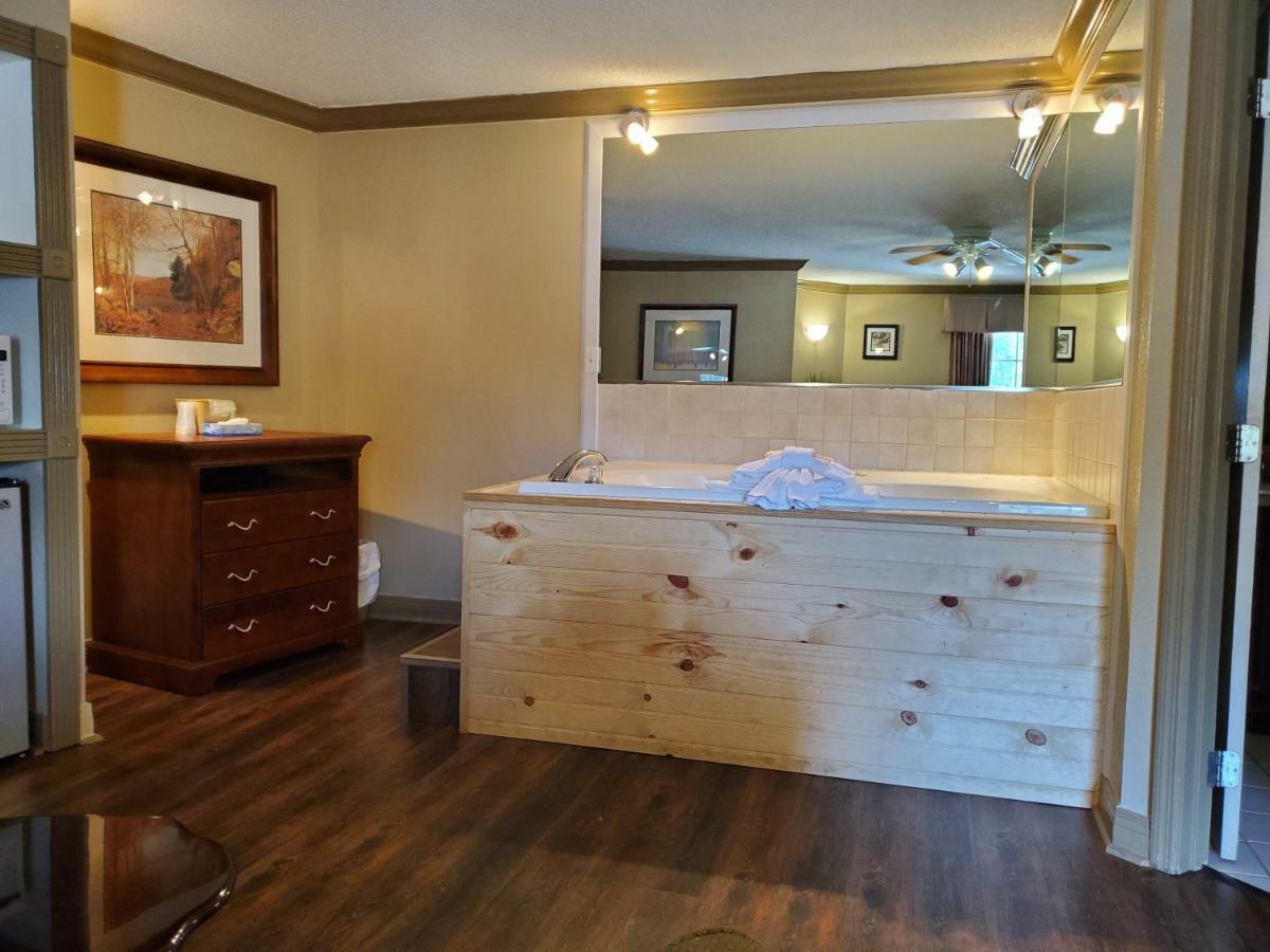Colonial House Motel Pigeon Forge Bagian luar foto
