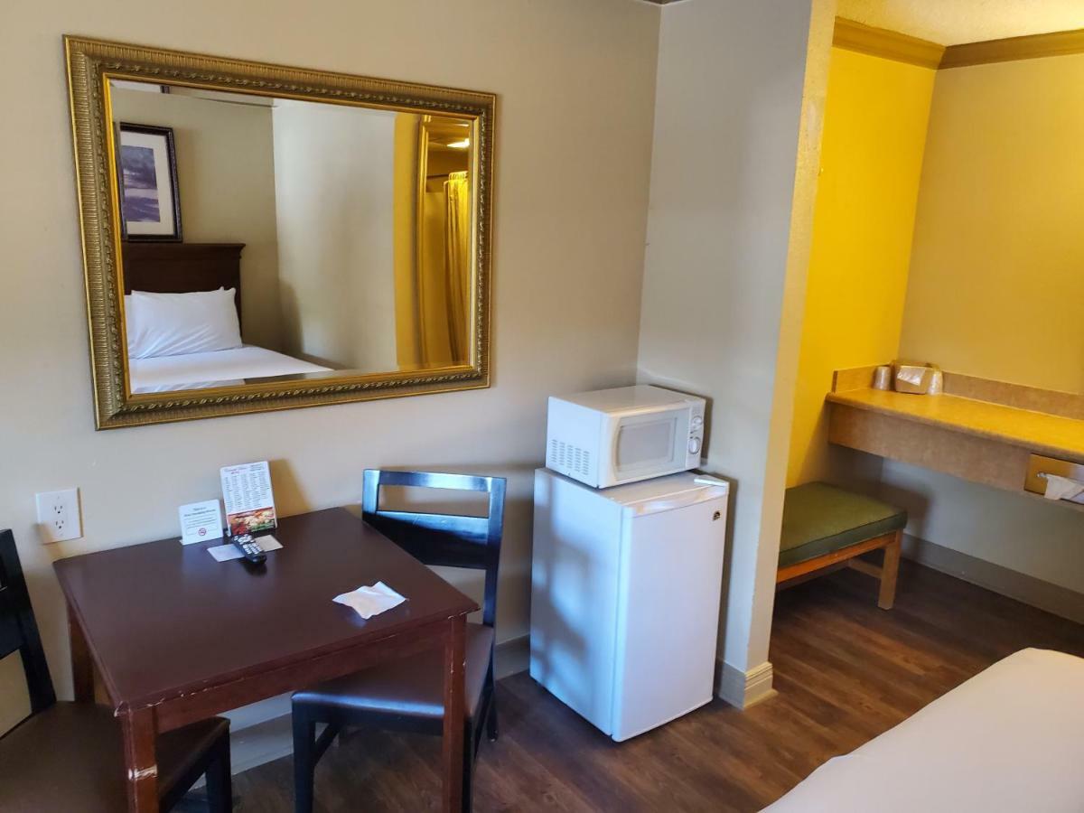 Colonial House Motel Pigeon Forge Bagian luar foto