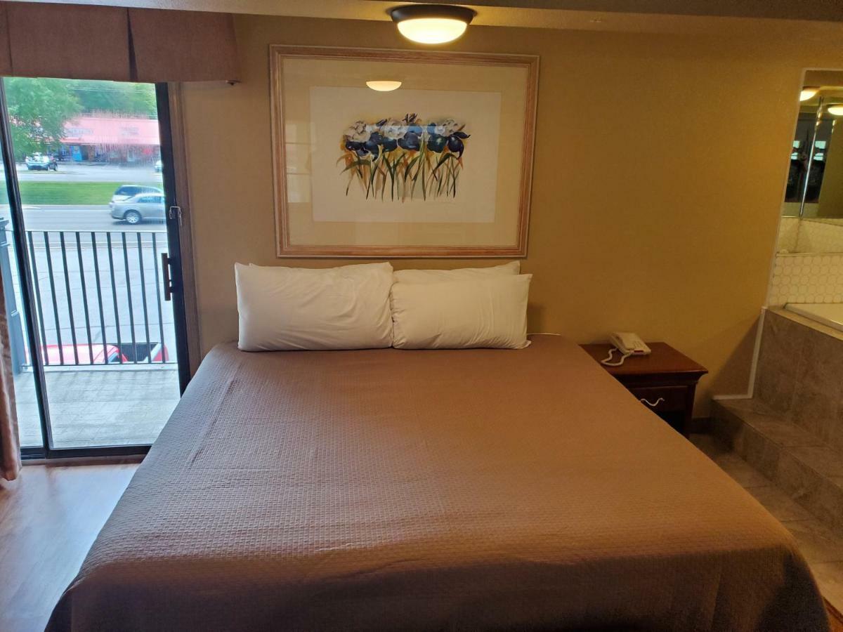Colonial House Motel Pigeon Forge Bagian luar foto